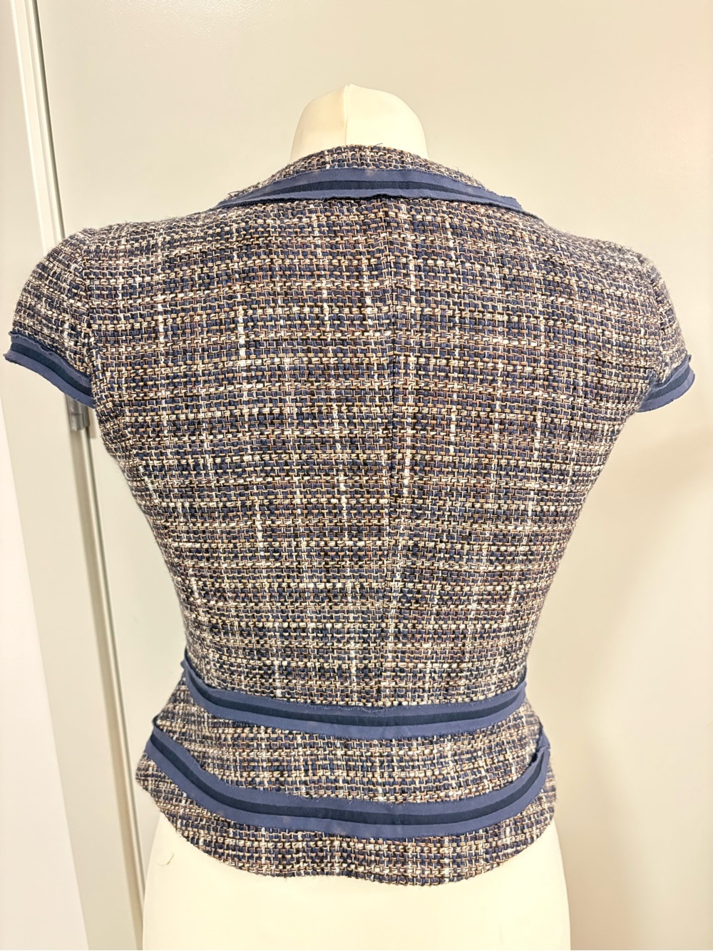 BCBG MazAzria short sleeve jacket/vest . Size XS - Picture 2 of 4
